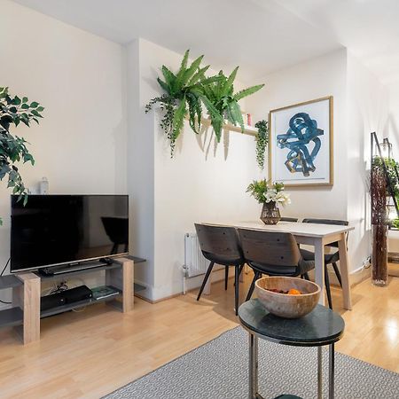 Elegant Kensington Apartment With Patio Londra Dış mekan fotoğraf