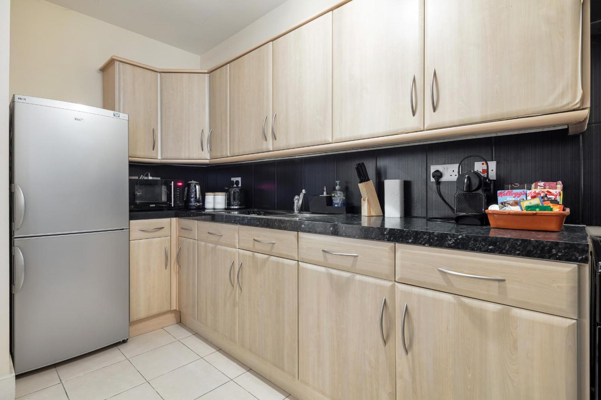 Elegant Kensington Apartment With Patio Londra Dış mekan fotoğraf