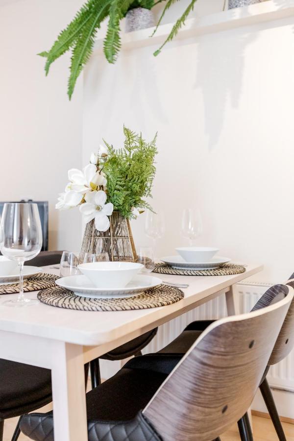 Elegant Kensington Apartment With Patio Londra Dış mekan fotoğraf
