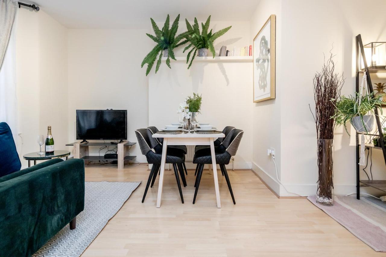 Elegant Kensington Apartment With Patio Londra Dış mekan fotoğraf