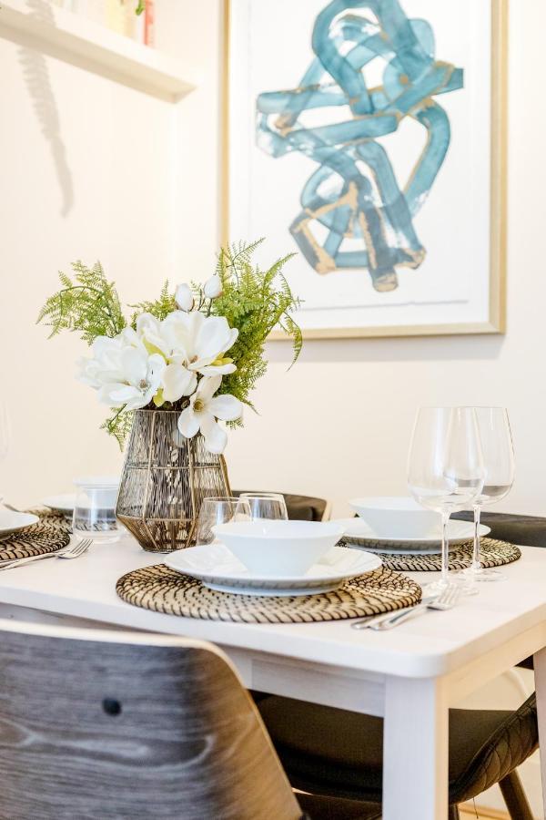 Elegant Kensington Apartment With Patio Londra Dış mekan fotoğraf